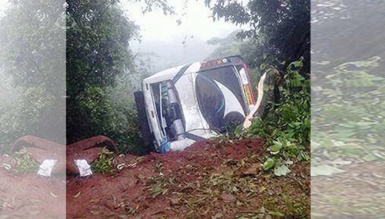 Luxury bus falls in Anjneri Ghat, Claims 2 lives, 20 injured