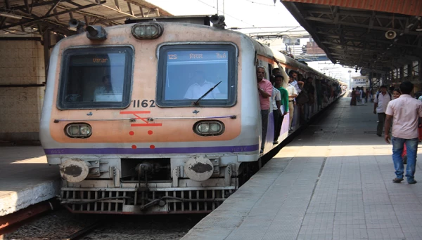 गणेश विसर्जन के लिए पश्चिम लोकल की विशेष लोकल !