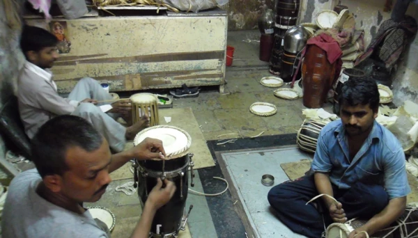 गणेशोत्सवासाठी ढोलकींना नवा साज 