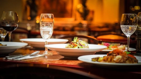 15 नोव्हेंबरपासून हॉटेलांमधला जीएसटी घटला, खवय्यांचा पैसा वाचला!