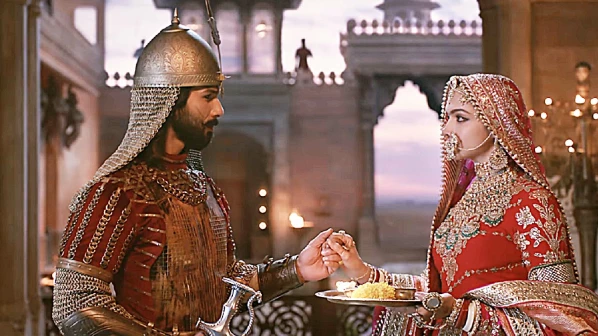 पद्मावती सिनेमासाठी रविवारी १५ मिनिटांचा ब्लॅकआऊट!