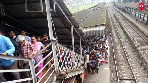 एल्फिन्स्टन दुर्घटनेला रेल्वे सुरक्षा आयुक्तही जबाबदार!, आरटीआय कार्यकर्ते गलगली यांचा आरोप