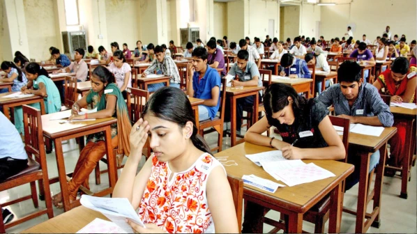 CBSE ने जारी किए बोर्ड परीक्षाओं की तारीख