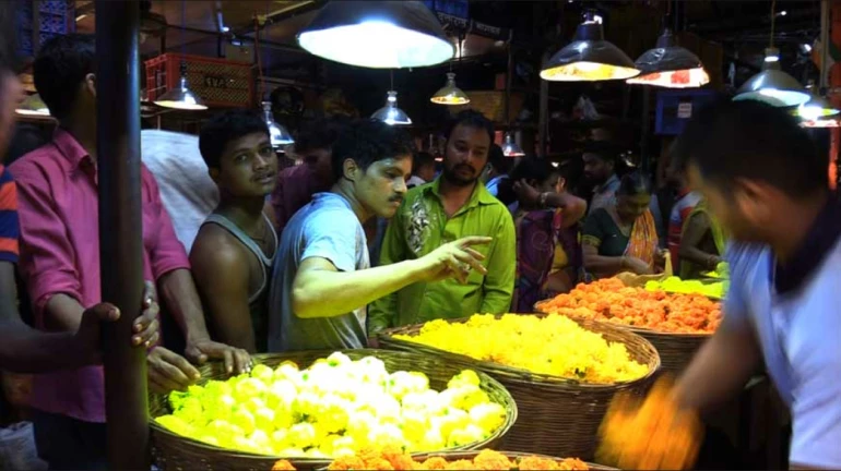 Ganesh Festival: Flower Prices Skyrocket in Thane Ganesh Festival: Flower Prices Skyrocket in Thane