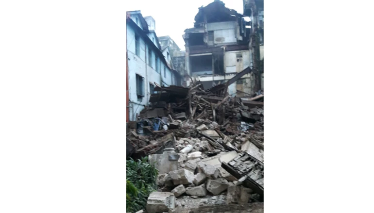 70years old building collapsed in South Mumbai
