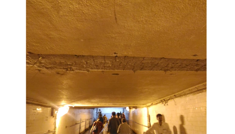 Ceiling Leakage in Goregaon Subway