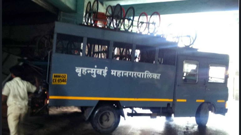 2 वर्षांत अनधिकृत फेरीवाल्यांकडून 5.14 कोटी रुपयांचा दंड वसूल 2 वर्षांत अनधिकृत फेरीवाल्यांकडून 5.14 कोटी रुपयांचा दंड वसूल