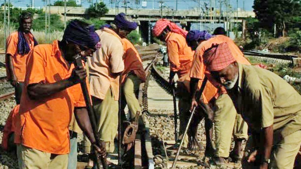 मध्य रेलवे सहित हार्बर पर मेगा ब्लॉक 