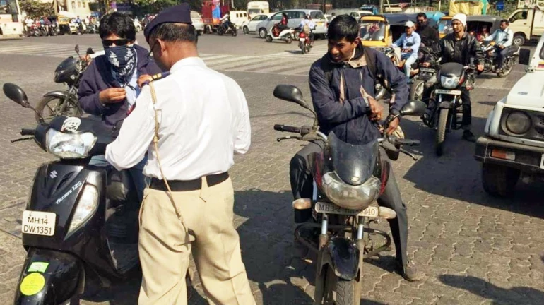 मुंबई: गुरुवार से बिना हेलमेट पहने दोपहिया पिछली सवारी पर होगी कार्रवाई