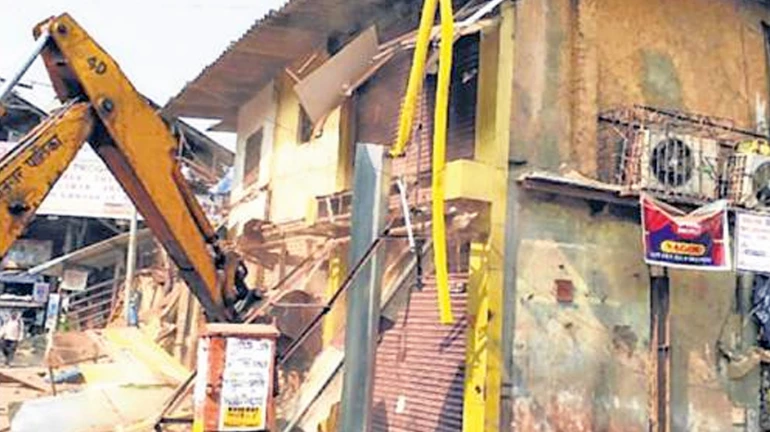 BMC demolishes 50 illegal extensions; decongests way towards Jogeshwari railway station