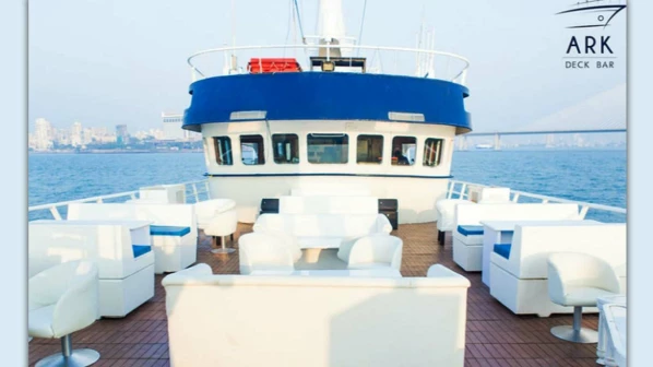 मुंबईत पुन्हा आलं तरंगतं हॉटेल!