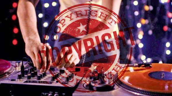 गाना बजा कर बुरा फंस गया कैफे, हुआ केस दर्ज 