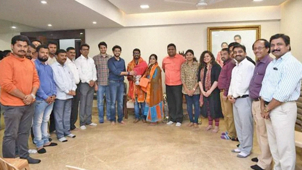 विद्यार्थी परिषदेवर युवासेनेचा पहिला झेंडा...