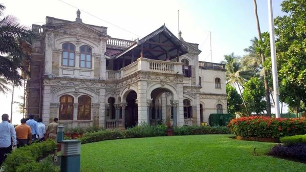 दराडे कुटुंबांनी अडवलेला बंगला महापालिका परत घेणार, गटनेत्यांच्या सभेत निर्णय