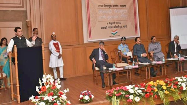 'मोबाईलचा सक्रिय वापर करा', राज्यपालांचं निवडणूक आयोगाला आवाहन