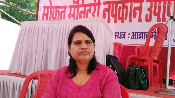 सेनेटरी पैड के लिए भूख हड़ताल 