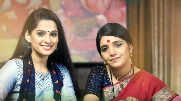 या दोघींचा 'आम्ही दोघी' लवकरच प्रेक्षकांच्या भेटीला