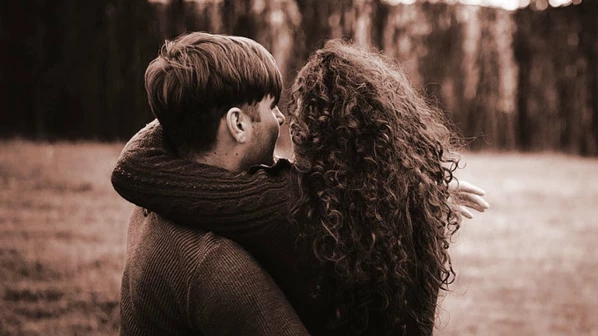 वैलेंटाइन के दिन कर रहे थे रोमांस, वीडियो बना पोर्न वेबसाइट पर डाल दिया 