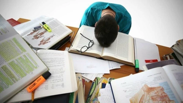 १०वी - १२वीचं टेन्शन आलंय? मग इथे कॉल करा आणि टेन्शन फ्री व्हा!