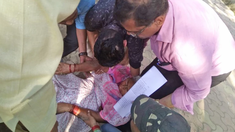 A woman tries committing suicide outside Maharashtra Vidhan Bhavan