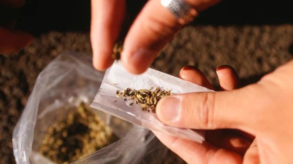 दक्षिण भारतातून होतेय मुंबईत चरस तस्करी, एकाला अटक