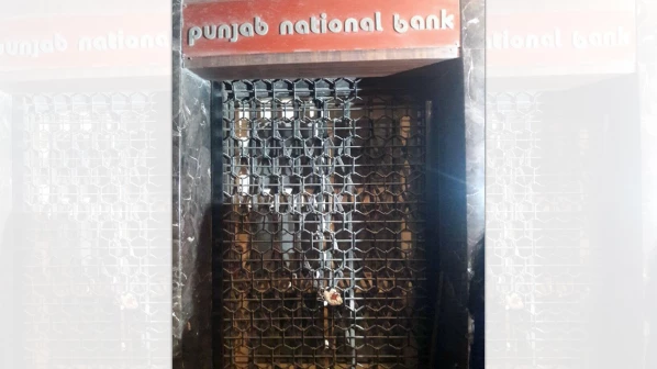 पीएनबीच्या ब्रेडी हाऊस शाखेला सीबीआयनं ठोकलं टाळं