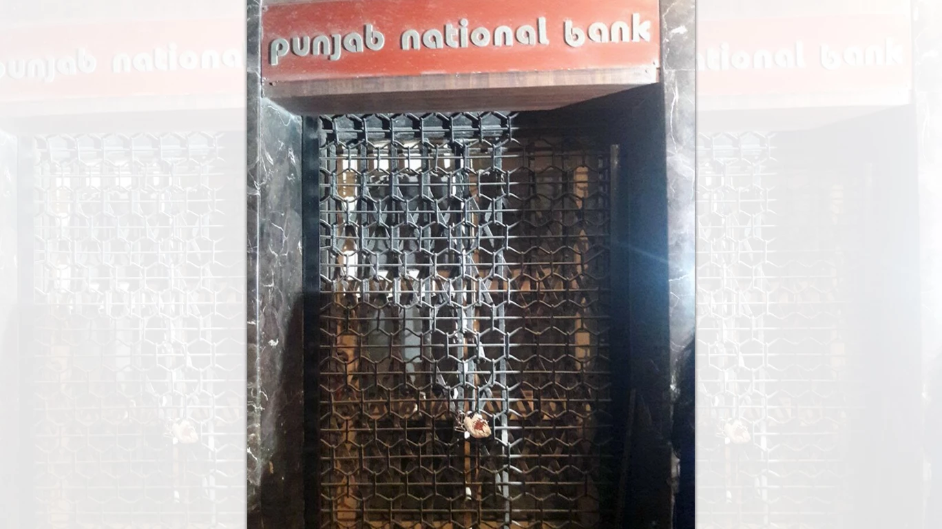 पीएनबीच्या ब्रेडी हाऊस शाखेला सीबीआयनं ठोकलं टाळं