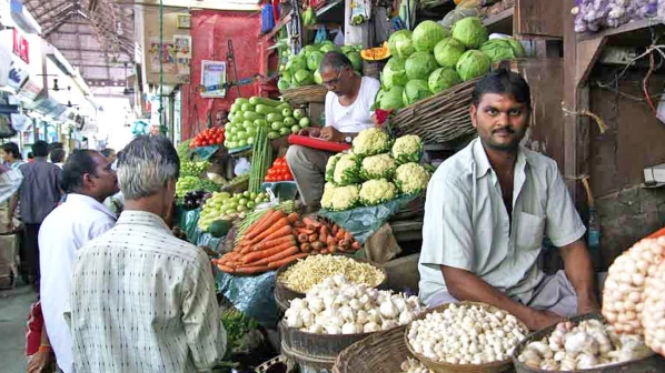 महापालिकेच्या मंड्यांमधील दुप्पट शुल्कवाढ तूर्तास टळली