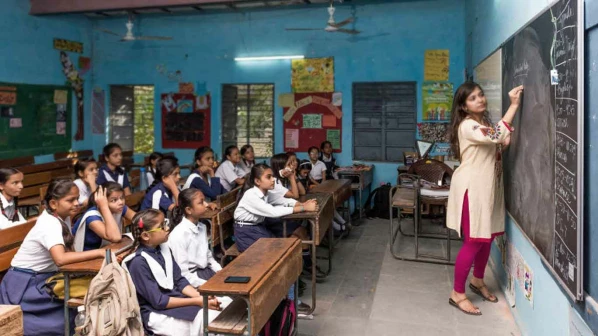 शिक्षक, शिक्षकेतर कर्मचाऱ्यांचे पगार ऑफलाइन होणार