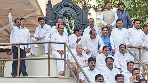 राज्यपालांच्या अभिभाषणाचा अनुवाद गुजरातीत, विरोधक आक्रमक 