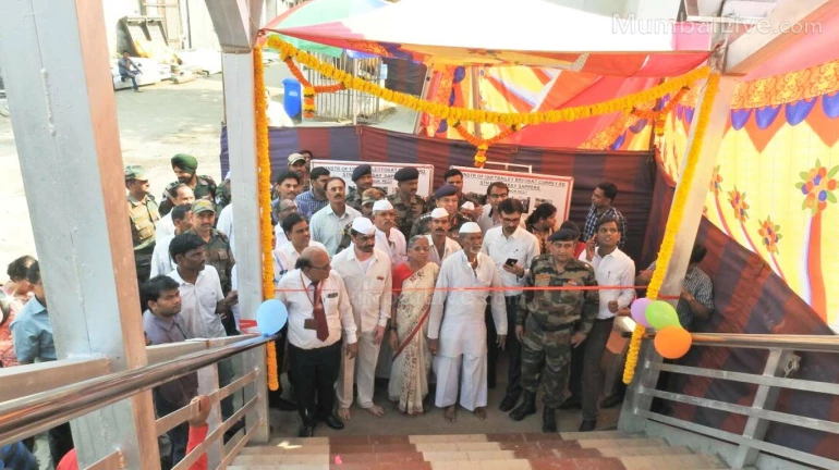 मुख्यमंत्री और रेलवे मंत्री की उपस्थिति में आम लोगों से करवाया गया ब्रिज का उद्धाटन 