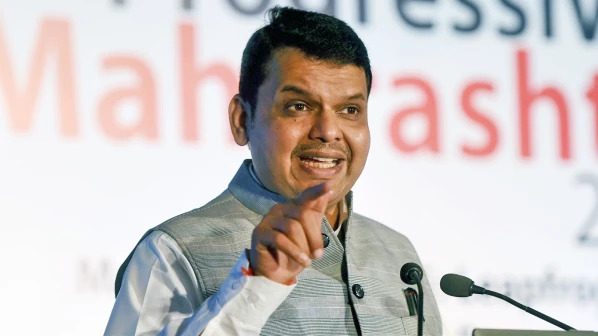 श्री व सौ फडणवीसांचा व्हिडीओ, काँग्रेसचे मुख्यमंत्र्यांना १० प्रश्न