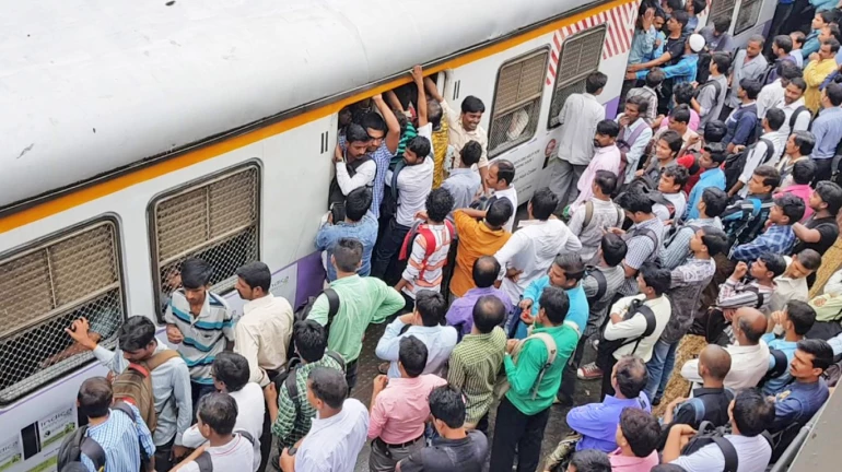 Railway police take action against 28 commuters for blocking the doorway
