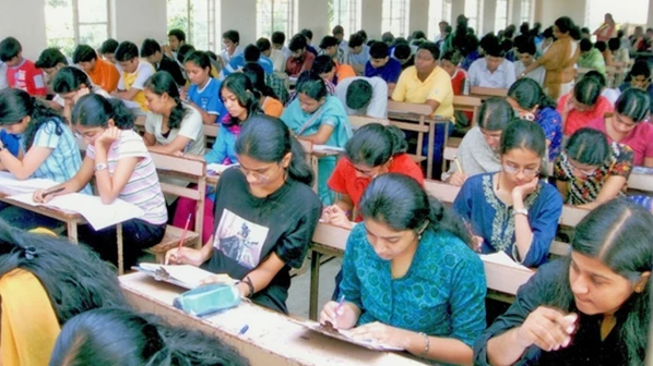 आॅल द बेस्ट! दहावीच्या परीक्षेला सुरूवात