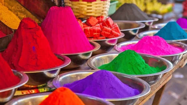 रंग खेळताना 'अशी' घ्या त्वचेची काळजी!