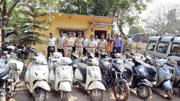 भंगारातल्या गाड्या चकाचक करून विकायचा, पोलिसांनी केलं गजाआड