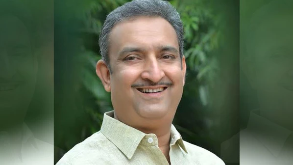 परिचारकांचं निलंबन कायम ठेवा, शिवसेनेची मागणी