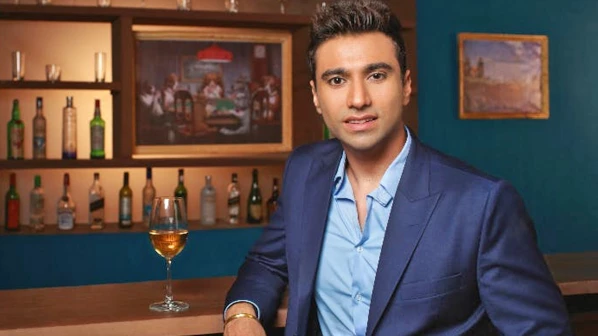 'पोकर गेम'च्या संचालकाला धमकावणारा अटकेत