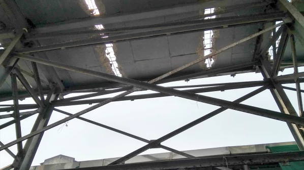 चर्नीरोड स्टेशन पर यात्रियों की सुरक्षा राम भरोसे!