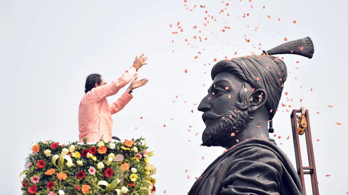 तर, शिवसेना शिवाजी महाराजांच्या डोक्यावर छत्र उभारेल- उद्धव ठाकरे