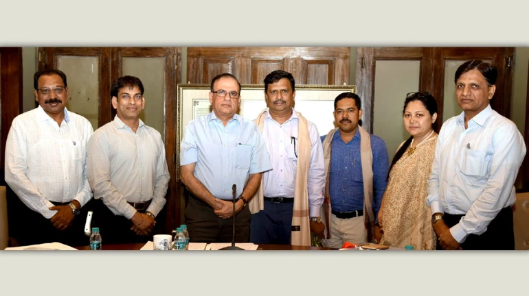 उद्यान विभागाचे जितेंद्र परदेशी यांना ‘ऑफिसर ऑफ द मंथ’ पुरस्कार उद्यान विभागाचे जितेंद्र परदेशी यांना ‘ऑफिसर ऑफ द मंथ’ पुरस्कार