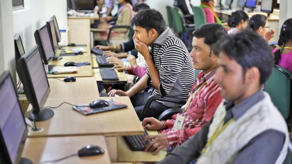 विनामोबदला किती करायचं काम? २० हजार परिचालक मुंबईत धडकणार