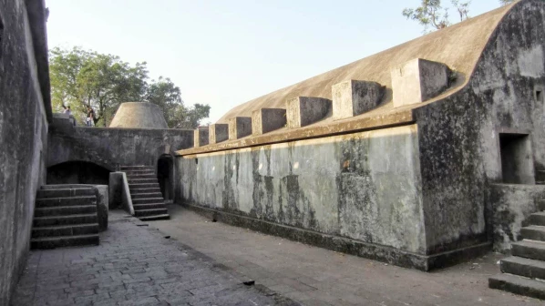 शिवडी किल्ला रोषणाईने लखलखणार