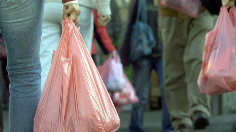 भिवंडी निजामपुर नगर निगम ने भिवंडी में जब्त 800 किलोग्राम प्लास्टिक जब्त किया