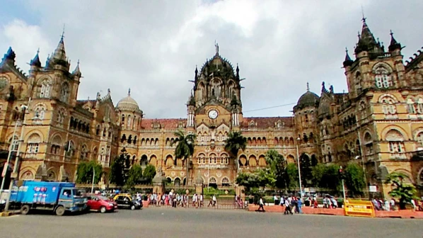 CR to set up a special counter at CSTM which will be operated by all-women staff