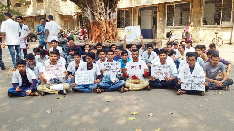Podar Ayurvedic Hospital strike row- Dean agrees on few demands, students continue their strike