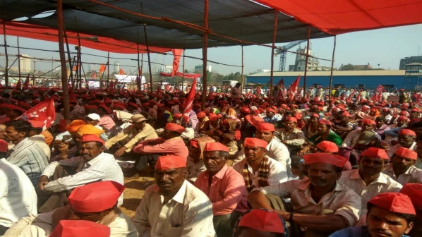 किसानों   का लॉन्ग मार्च पहूंचा आज़ाद मैदान।