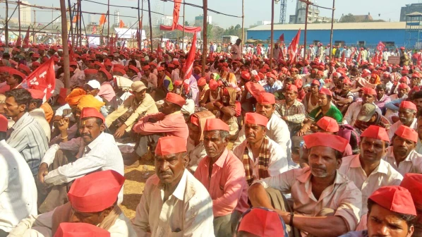 काठीहल्ला करा नाहीतर गोळ्या घाला, आता माघार नाही! शेतकऱ्यांचा निर्धार