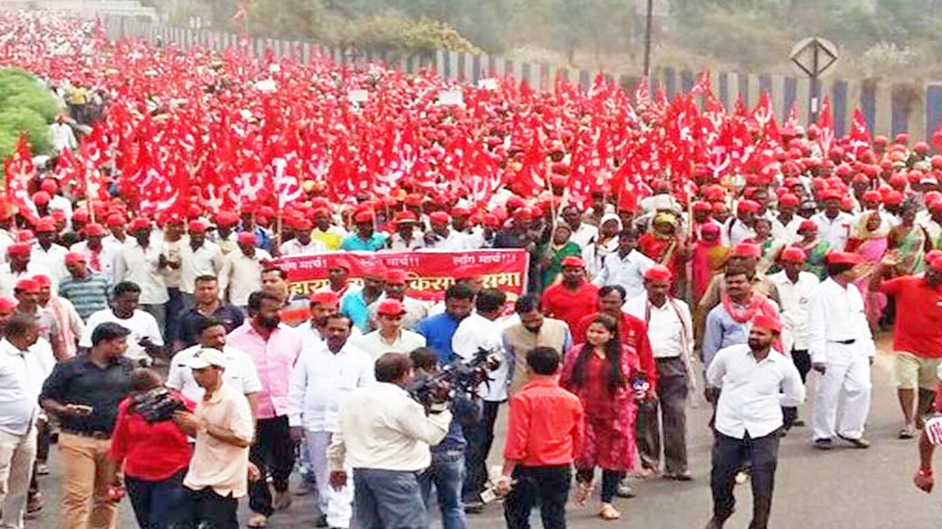 पालघरमध्ये प्रशासनाविरोधात 'लाल वादळ' उठले