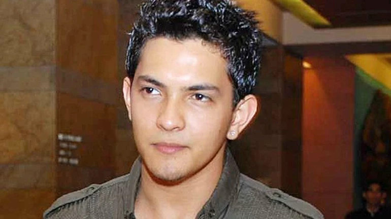 Singer Aditya Narayan released on bail after being arrested for ramming his car into an auto